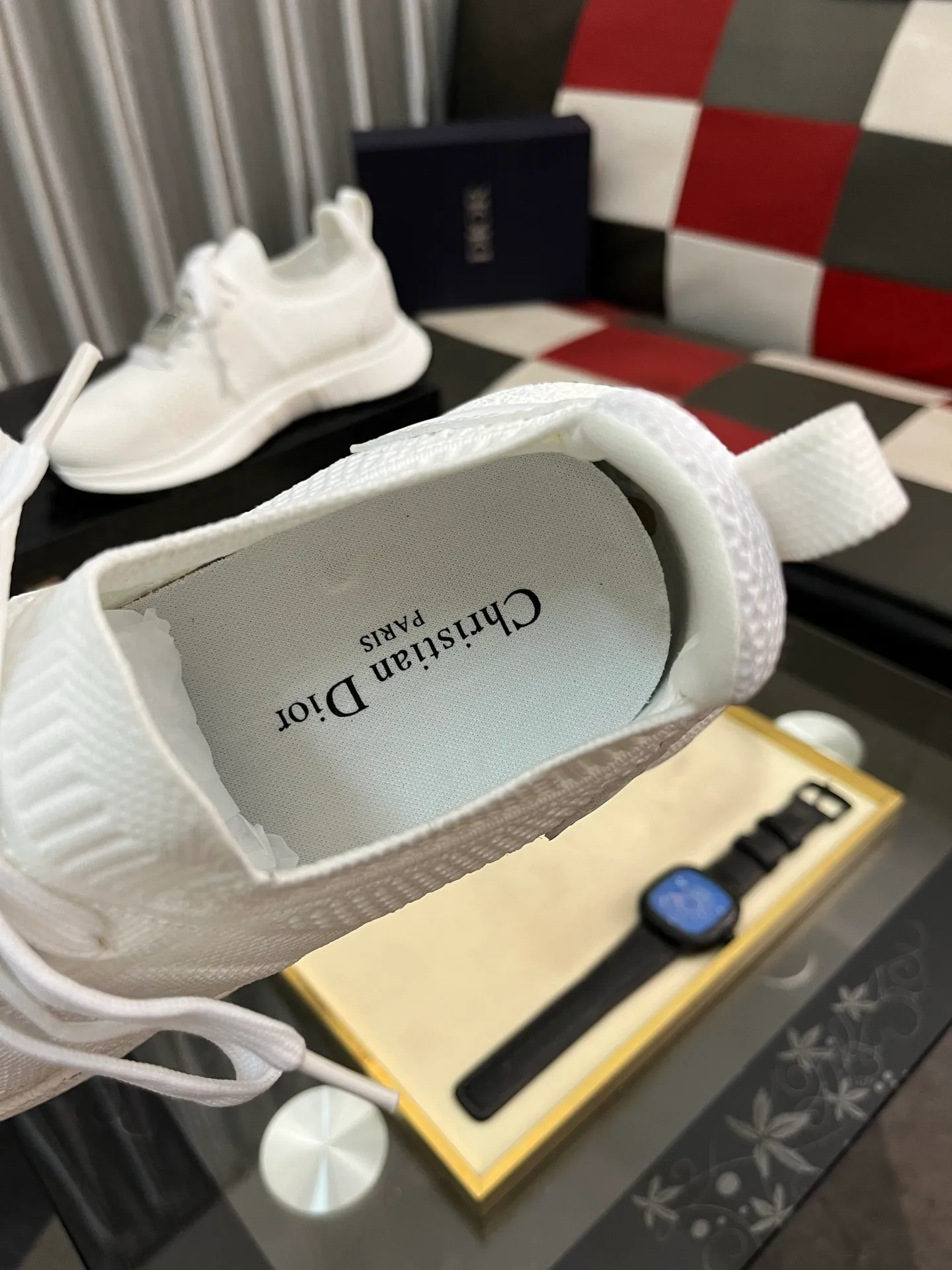 Men's men's shoes 💰400⌚️⌚️Dior unique modern style sneakers. 🏃Casual LeFou original leather😍😍 Yangli (refuses to discolor and rub feet) soles: Original soles specially provided by the original factory, super cool😍 Lace-up to bring wind when walking👍Style design ⚠️Super comfortable and wear-resistant original soles. Code number: 38-443️⃣Colors available